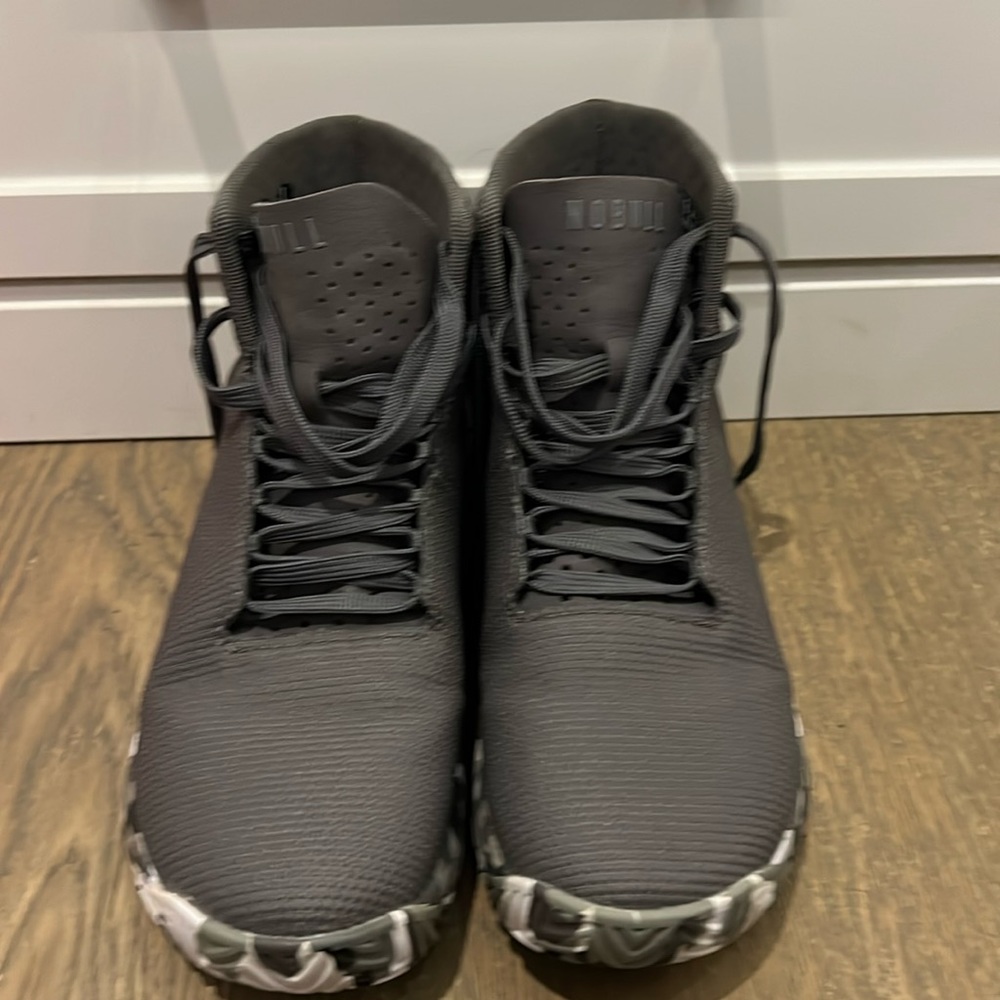 NOBULL high top size 9 women’s